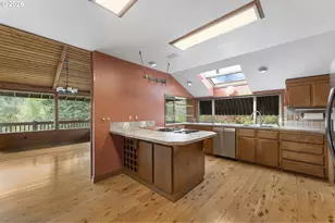 1839 SW Collins Ct, Portland, OR 97219 - Photo 14