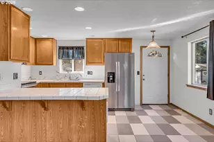 2454 NW 4th Ave, Hillsboro, OR 97124 - Photo 8