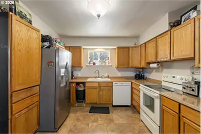 1993 Linnell Ave, Roseburg, OR 97471 - Photo 8