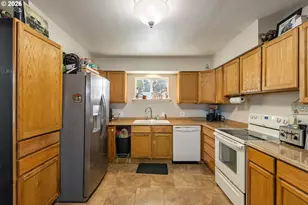 1993 Linnell Ave, Roseburg, OR 97471 - Photo 8