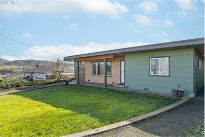 1993 Linnell Ave, Roseburg, OR 97471 - Photo 1