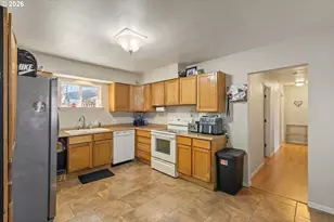 1993 Linnell Ave, Roseburg, OR 97471 - Photo 8