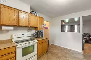 1993 Linnell Ave, Roseburg, OR 97471 - Photo 10