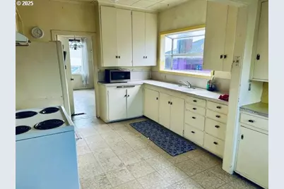 1524 Sheridan Ave, North Bend, OR 97459 - Photo 18