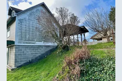 1524 Sheridan Ave, North Bend, OR 97459 - Photo 8