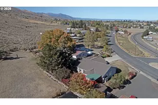 137 Foothill Dr, Baker City, OR 97814 - Photo 2