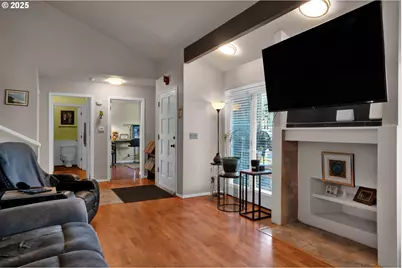 7025 Glacier Dr, Springfield, OR 97478 - Photo 10