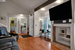 7025 Glacier Dr, Springfield, OR 97478 - Photo 10