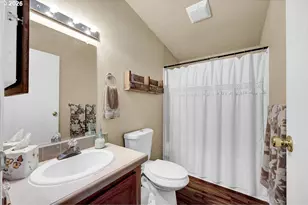 35235 Row River Rd, Cottage Grove, OR 97424 - Photo 20