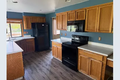 2208 SW Indian Mary Ct, Troutdale, OR 97060 - Photo 2