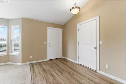 4933 Periwinkle Dr, Salem, OR 97317 - Photo 4