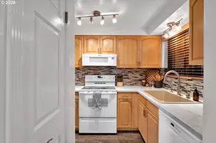 126 Treehill Loop, Eugene, OR 97401 - Photo 12