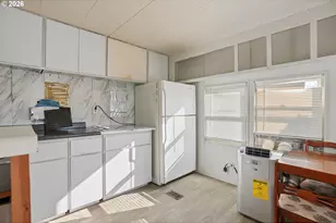 8039 SE Monterey Ave, Milwaukie, OR 97222 - Photo 10