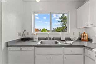 5858 S Riveridge Ln, Portland, OR 97239 - Photo 12