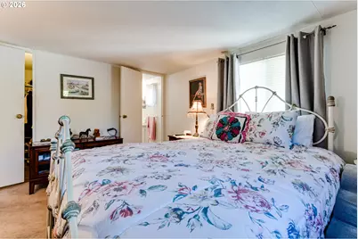 1400 Candlelight Dr, Eugene, OR 97402 - Photo 26