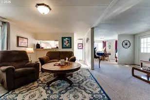 1400 Candlelight Dr, Eugene, OR 97402 - Photo 8