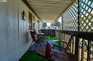 1400 Candlelight Dr, Eugene, OR 97402 - Photo 34