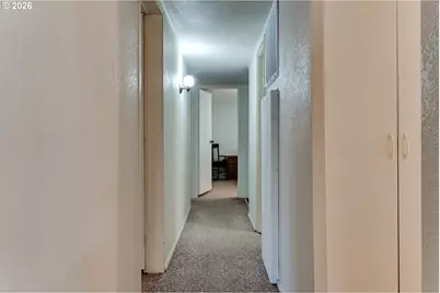 1400 Candlelight Dr, Eugene, OR 97402 - Photo 16