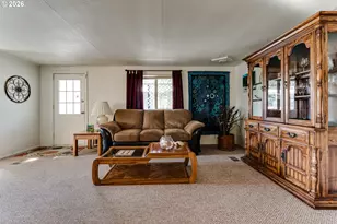 1400 Candlelight Dr, Eugene, OR 97402 - Photo 10