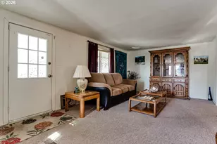 1400 Candlelight Dr, Eugene, OR 97402 - Photo 4