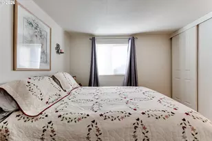 1400 Candlelight Dr, Eugene, OR 97402 - Photo 22