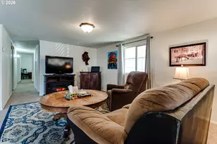 1400 Candlelight Dr, Eugene, OR 97402 - Photo 4