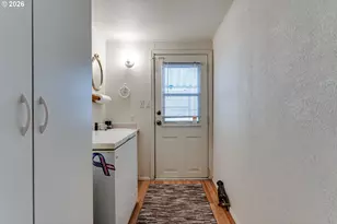 1400 Candlelight Dr, Eugene, OR 97402 - Photo 18