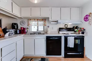 1400 Candlelight Dr, Eugene, OR 97402 - Photo 14