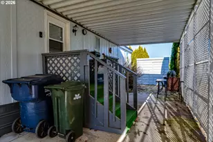 1400 Candlelight Dr, Eugene, OR 97402 - Photo 36