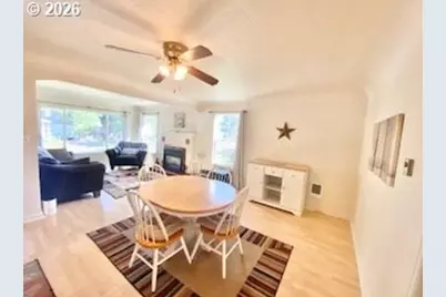 255 W Fairfield St, Gladstone, OR 97027 - Photo 4