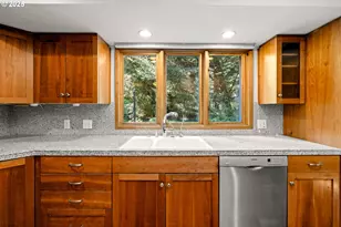 910 York Rd, Lake Oswego, OR 97034 - Photo 8