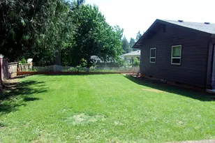 412 SW Fir St, Willamina, OR 97396 - Photo 2