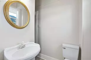 635 SE Walnut St, Hillsboro, OR 97123 - Photo 14