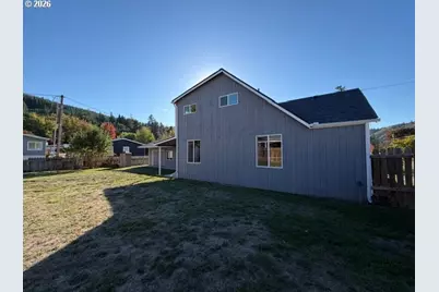 415 Moreland Ave, Drain, OR 97435 - Photo 4