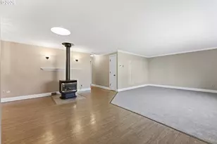 3570 Ash St, North Bend, OR 97459 - Photo 6