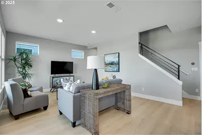 16473 NW Liberty St, Portland, OR 97229 - Photo 8