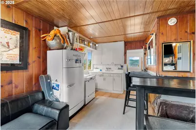 710 Highline Dr, Hood River, OR 97031 - Photo 14