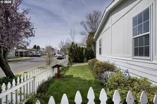 538 Lochaven Ave, Springfield, OR 97477 - Photo 6