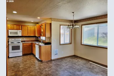 2316 NW 4th St, Battle Ground, WA 98604 - Photo 2