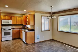 2316 NW 4th St, Battle Ground, WA 98604 - Photo 2