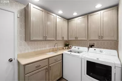 11330 SW Lynnvale Dr, Portland, OR 97225 - Photo 22