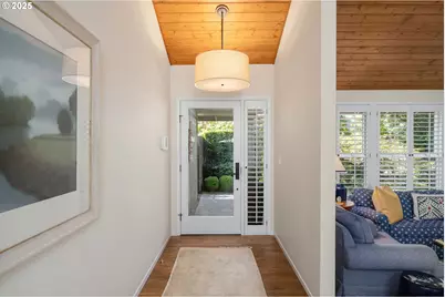 11330 SW Lynnvale Dr, Portland, OR 97225 - Photo 4