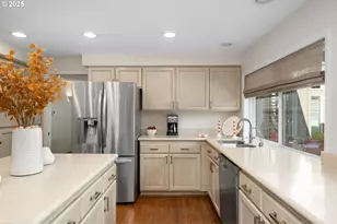 11330 SW Lynnvale Dr, Portland, OR 97225 - Photo 10