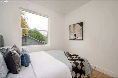 12096 SE Market St, Portland, OR 97216 - Photo 10