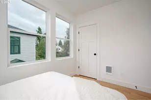 12096 SE Market St, Portland, OR 97216 - Photo 8