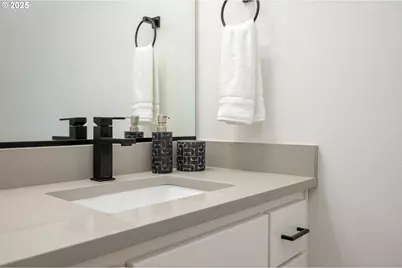 12096 SE Market St, Portland, OR 97216 - Photo 6