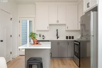 12096 SE Market St, Portland, OR 97216 - Photo 4