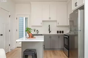 12096 SE Market St, Portland, OR 97216 - Photo 4