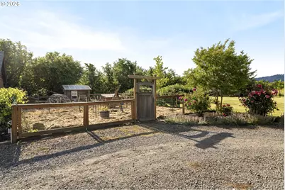 2043 NE Chehalem Dr, Newberg, OR 97132 - Photo 42