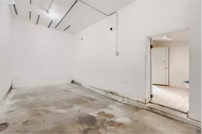 8738 NE Humboldt St, Portland, OR 97220 - Photo 30